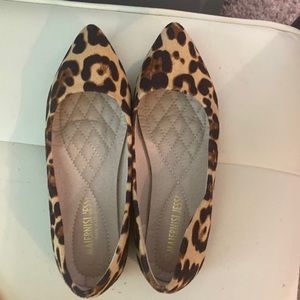 Materni jessi leopard flats size 34